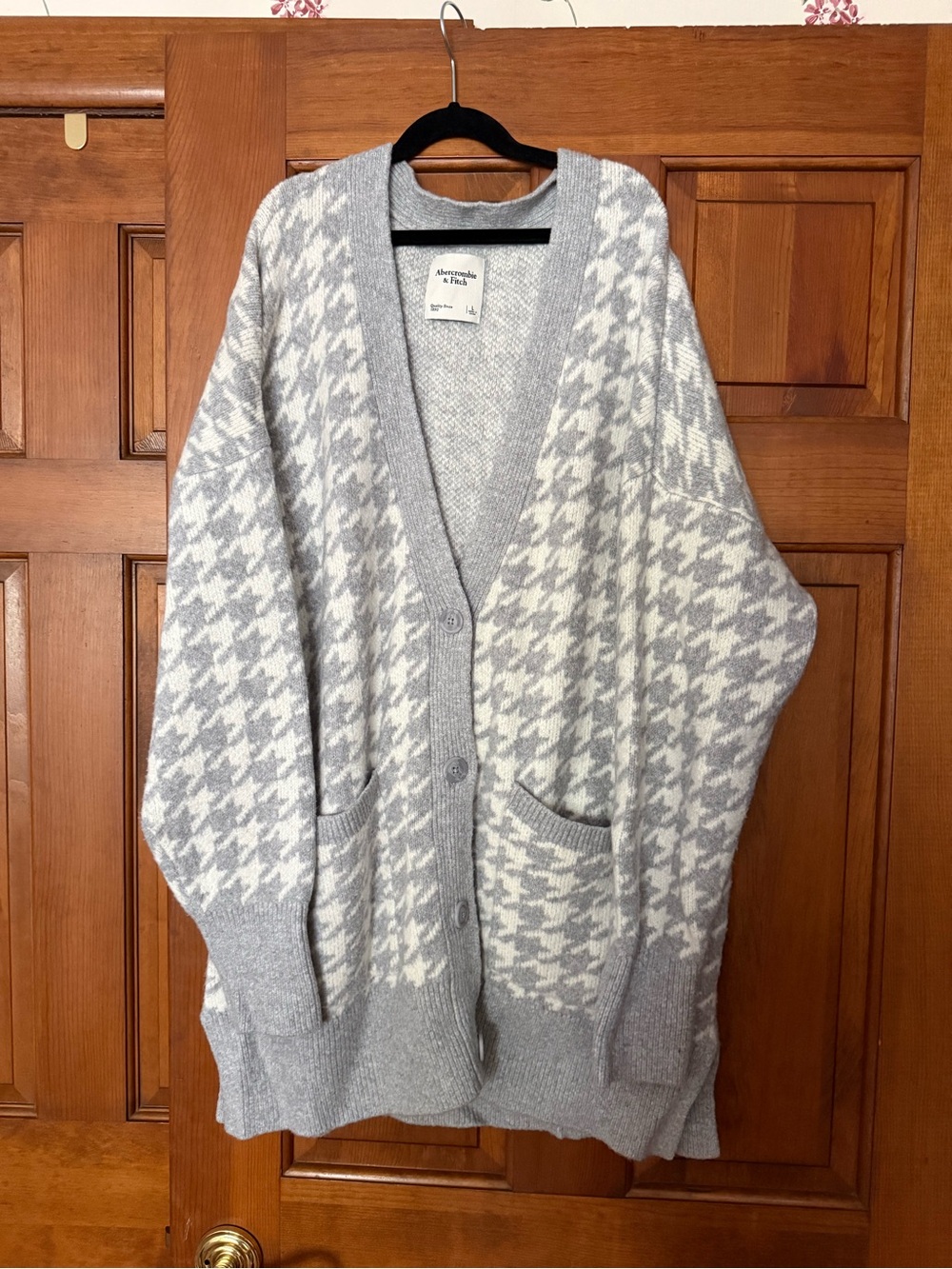 Abercrombie & Fitch Gray and White Houndstooth Cardigan